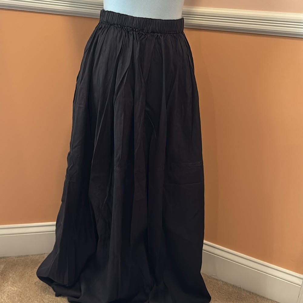 Silk elasticized waist maxi skirt and over blouse - Picture 5 of 8